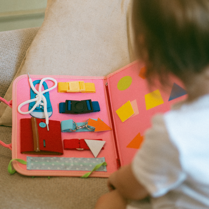 Skillio™ Montessori Busy Bord - Spielerisch schlauer werden